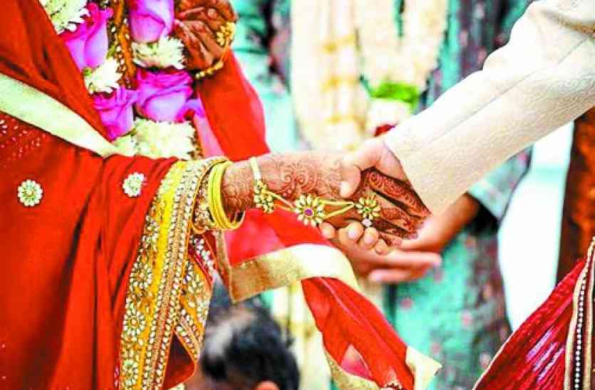 LIC: हर महीने 3600 रुपये से करें शुरुआत, बेटी के लिए होगा 27 लाख का इंतजाम  