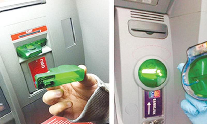 ATM से पैसे निकालते समय जरूर ध्यान दें इस लाइट पर, नहीं तो खाली हो सकता है बैंक अकाउंट