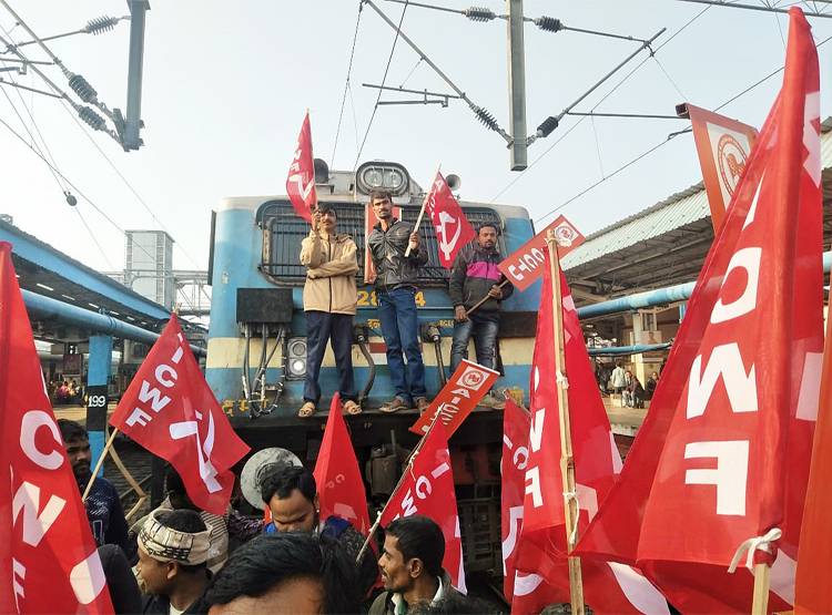 भारत बंद: हड़ताल में बैंक और ट्रांसपोर्ट सहित 25 करोड़ कर्मचारी शामिल, जानिए क्या पड़ेगा असर?